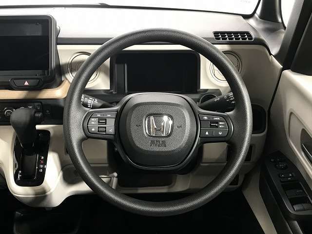 自社の鈑金工場もございますので、万が一のお車の傷直しも当店にお任せ下さい！