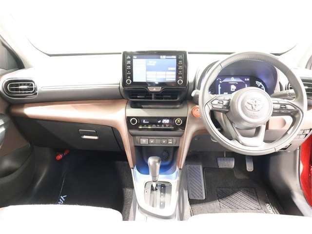 必要な装備を使いやすい位置に配置した機能的な運転席まわり。操作感や車両感覚など、ぜひ運転席に座って確かめてください。