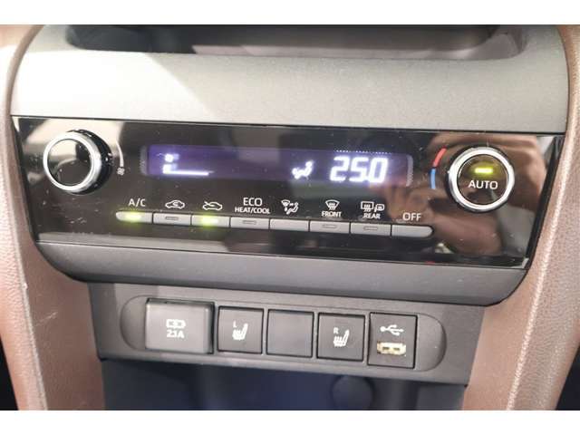 ■オートエアコン■　　室内の温度を設定すると、センサーが室温を感知して、温度、風量を自動的にコントロールし、快適な空間にしてくれます。