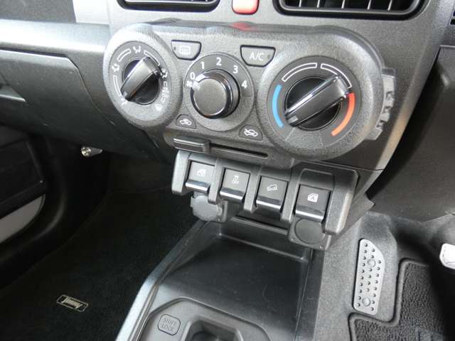 認証整備工場、又はディーラーにより法定点検（記録簿発）を行い、自社整備工場にて消耗部品等の点検又は交換を実施してからご納車いたします！※総額表示金額に含まれております。