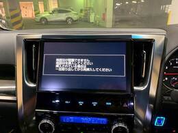 【純正メナビ】装備でフルセグTV視聴やCD、DVD、Bluetooth等充実装備。