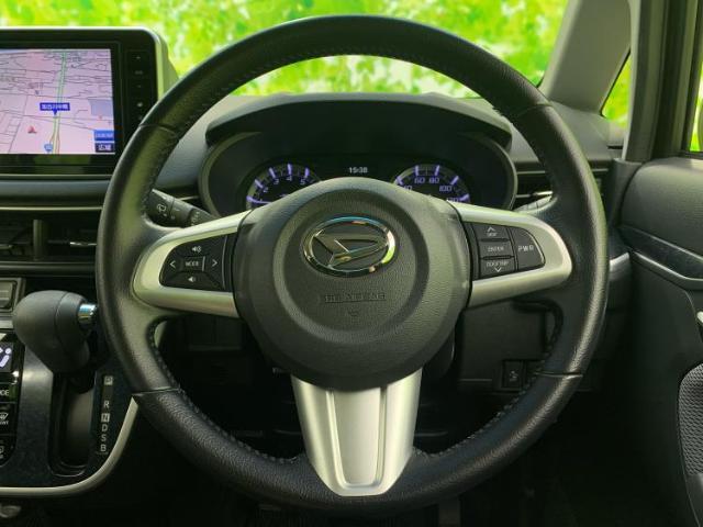 WECARSの展示場では実際に見て、触ってお車をお選びいただけます！知識の豊富な営業スタッフが様々なカーライフをご提案いたします！