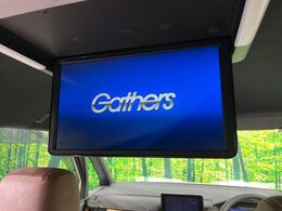 【フリップダウンモニター】家族や友人とお出かけする機会が多い方に大人気のフリップダウンモニター！大画面モニターで車内はエンタメ空間！退屈しがちな長距離ドライブも楽しい時間に変わります！