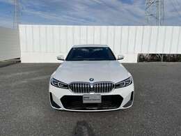 ご納車前には、BMWを熟知したメカニックによる100項目の点検・整備を行います。不具合箇所、交換時期に達している部品に関しましては、全て当社負担で交換してからのご納車となります。