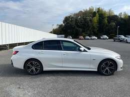 常時100台以上のBMW/MINIを展示！大型展示場でお気に入りの車両を見つけてください♪