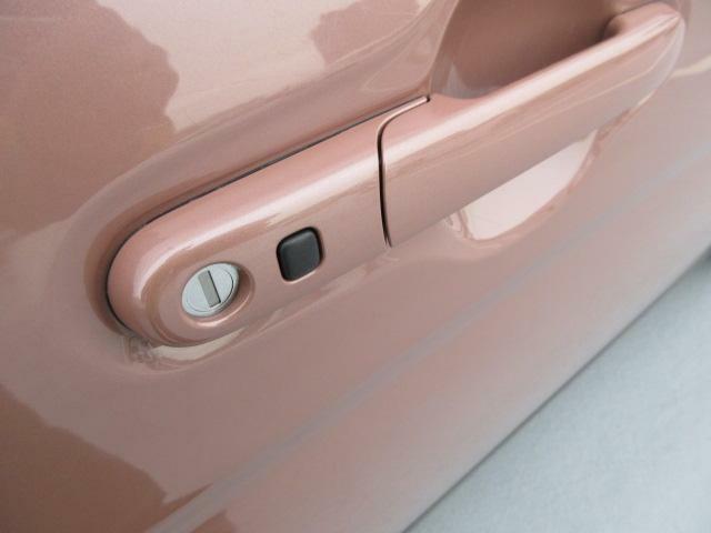 運転席のドアはスマートキーを身につけていれば、指先ひとつで開錠できる【リクエストスイッチ】！