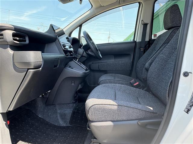 気になる車はすぐにお問い合わせください！右のカーセンサー専用無料ダイヤルから、専門スタッフがお車のご質問にお答えいたします！