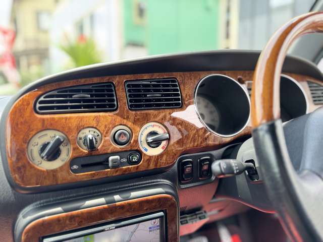 お車で御来店のお客様は東名高速綾瀬スマートICからお車で10分程でアクセス可能です。電車で御来店のお客様は小田急電鉄・相模鉄道・横浜市営地下鉄湘南台駅西口までお迎えに上がります。