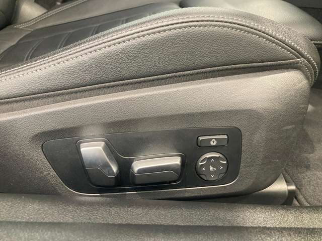 【運転席】『運転席周辺』の画像になります。写真の内容に関してご不明点、ご質問等がございましたらお気軽にガリバー店舗までお問い合わせください。