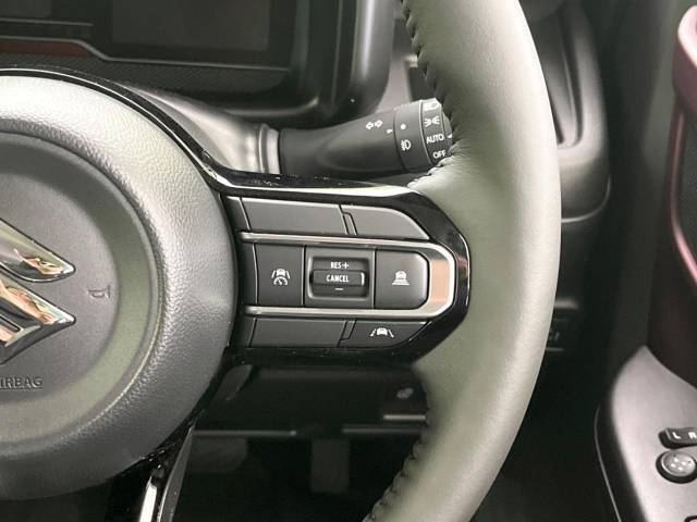 【アダプティブクルーズコントロール】高速道路での長距離走行が楽に！！自動で速度を保つクルーズコントロールが、衝突軽減システムと連携し、前方の車両を感知して車間を保つように速度調節してくれます！！