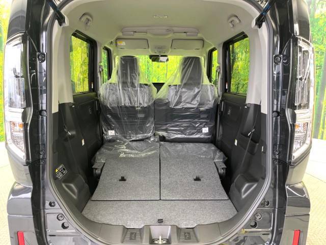 普段のお買い物や通勤、送迎等に十分な荷室スペースを確保しております。セカンドシートを倒すと、大きな荷物の積載も可能です♪
