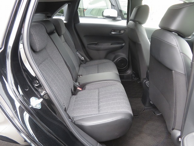 ◆◆リアシートもゆったり快適に座っていただけますので、後部座席にお乗りの大切な方も楽しくドライブに参加していただけます。