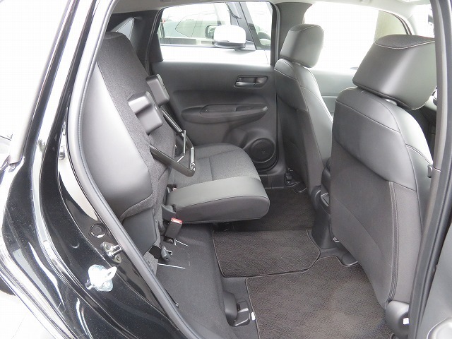 チップアップ＆ダイブダウン機構付きリアシート♪リア席の座面を跳ね上げると横にしたくない荷物を積み込める荷室には早変わり♪♪多彩な収納アレンジが可能です♪♪