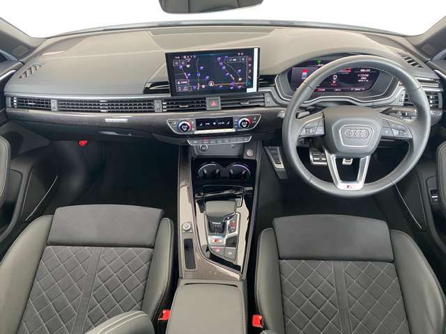 安全機能　アウディプレセンスやアクティブレーンアシスト、休憩推奨などドライバーが安全に運転をする事ができるような安全装備がしっかりとついております。