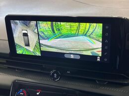 【アラウンドビューモニター】専用のカメラにより、上から見下ろしたような視点で360度クルマの周囲を確認することができます☆死角部分も確認しやすく、狭い場所での切り返しや駐車もスムーズに行えます。