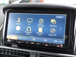 ナビゲーションはクラリオンメモリーナビを装着しております。AM、FM、CD、DVD再生、Bluetooth、音楽録音再生、フルセグTVがご使用いただけます。初めて訪れた場所でも安心ですね！