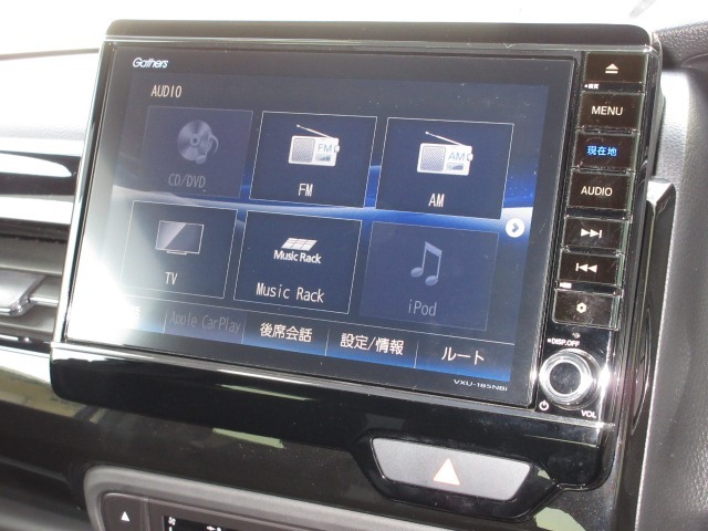 ナビゲーションはギャザズ8インチメモリーナビ（VXU-185NBi）を装着しております。AM、FM、CD、DVD再生、Bluetooth、音楽録音再生、フルセグTVがご使用いただけます。