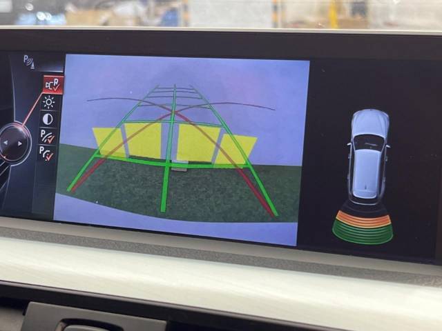 ●ガイドライン付きバックカメラ：不安な駐車もこれで安心！ガイドライン付きなので狭い箇所での駐車もラクラクです！