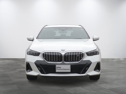 BMWのまさに「顔」ともいえる「キドニー・グリル」は、他の追随を許さない存在感を誇り、「キドニー・グリル」を見かけただけでBMWの風格を感じさせます！！