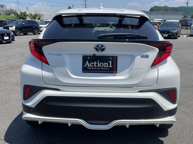 お車ご成約時の付帯率は驚きの90％OVER。アクション1自慢のスーパーガラスコーティング。見違えるほどの輝きを放ち、納車後のメンテナンスも楽々。是非一度お試し下さい。