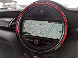 先進のBMW　タッチパッド付きi-driveとほぼ同性能のHDDナビゲーションになります。USBインターフェースやブルートゥースオーディオなど様々な先進機能をお楽しみいただけます。