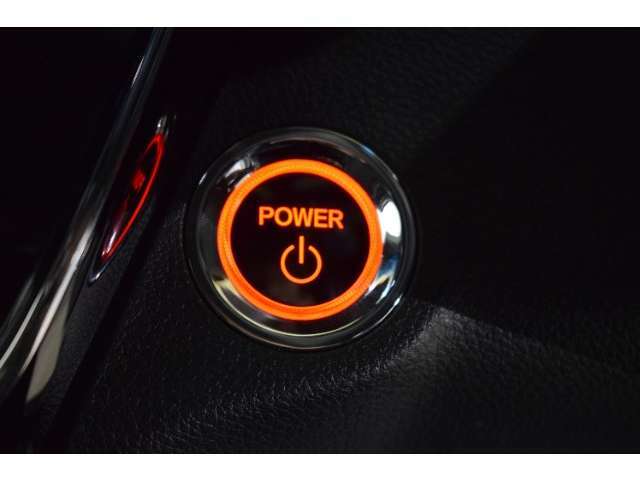 【スマートキー　・プッシュスタート】鍵はポケットやバッグに入れたままエンジンをかけることができます。ドアロック開閉やエンジンスタートはボタンで操作できます！！