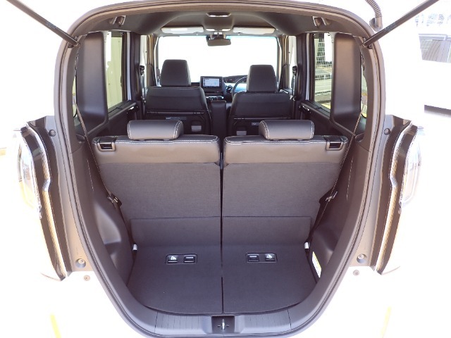 ◆定員乗車時のカーゴルームです。普段のお買い物の荷物やたくさんの収納が可能です。
