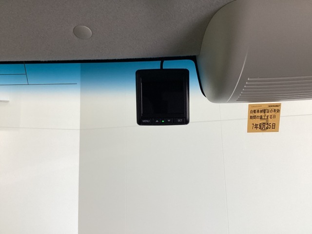ドライブレコーダーが前方の監視をしてくれます。衝突や急ブレーキなどを感知した場合に、記録された動画が万が一の際に直前の状況を把握する手助けとなります。