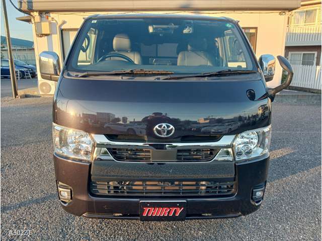 サーティーは関東陸運局認証整備工場（1-11380号）にて定期点検（法定点検）を行い定期点検記録簿を発行します。さらにプレミアムメンテナンスプランをお選び頂ければ定額料金で充実整備も可能です。