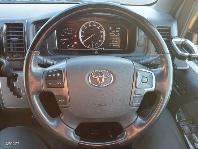 車両入庫時品質チェック100項目以上！外装や内装、下回りなど品質判定、高速道路での試乗走行を行い当社規定をクリアした当店お薦め車両のみ展示を徹底しています。