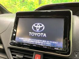 【純正ナビ】人気の純正ナビを装備。オーディオ機能も充実しており、Bluetooth接続すればお持ちのスマホやMP3プレイヤーの音楽を再生可能！毎日の運転がさらに楽しくなります！！