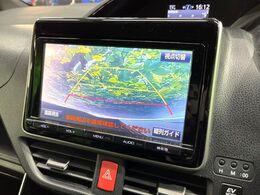 【バックカメラ】駐車時に後方がリアルタイム映像で確認できます。大型商業施設や立体駐車場での駐車時や、夜間のバック時に大活躍！運転スキルに関わらず、今や必須となった装備のひとつです！