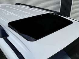 メーカーオプションの明るく開放的なサンルーフも装備されております☆下取時に高額査定される装備の1つです☆