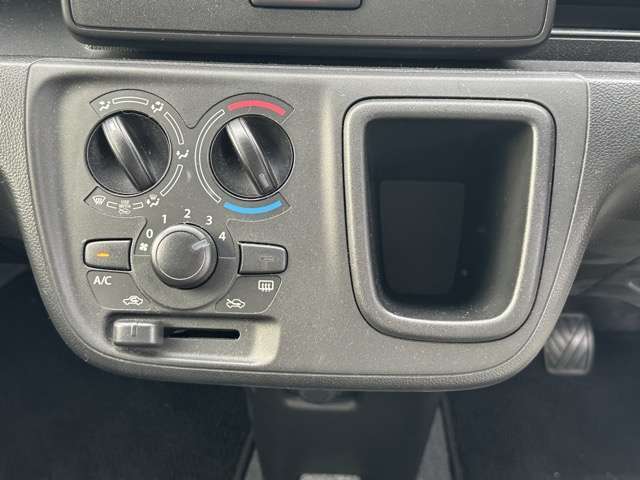 ★納車前に、専属のクリーニングスタッフが、ピッカピカにクリーニングして納車いたします！もちろん、ピッカピカの状態でお渡しするクリーニング費用も支払総額に含まれています！