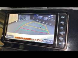 【カラーバックモニター】を装備しております。リアの映像がカラーで映し出されますので日々の駐車で安心安全です。