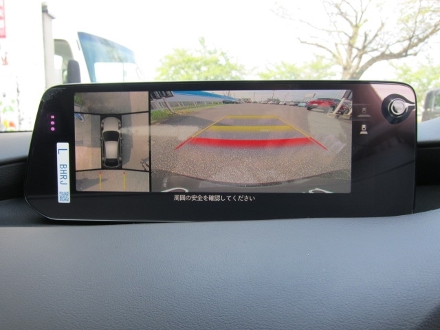 狭い道でも安心の360度ビューカメラを装備です