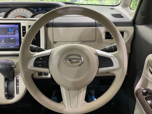 インテリアに合わせたデザインのステアリングは、運転される方のことも考え、運転しやすい形状、大きさです。是非一度、実際に触ってお確かめください。