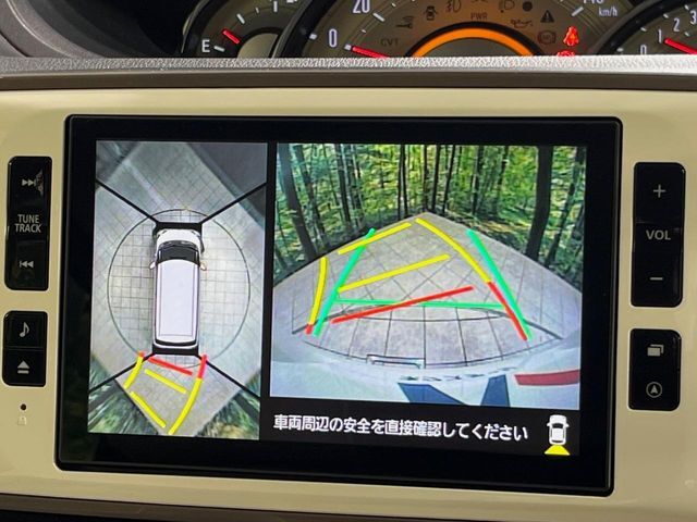 【パノラマモニター】専用のカメラにより、上から見下ろしたような視点で360度クルマの周囲を確認することができます☆死角部分も確認しやすく、狭い場所での切り返しや駐車もスムーズに行えます。