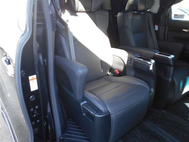 お手入れも楽チン、合革シート！合革シートはホコリを吸い込まず、お手入れも固く絞った布で拭くだけでOKです！