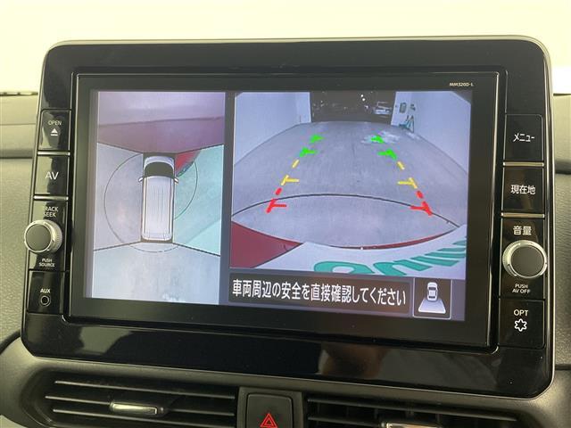 【アラウンドビューモニター】まるでクルマを真上から見下ろしたかのような視点で駐車をサポートします！クルマの斜め後ろや真横など、前後左右の4つのカメラの映像が合成されて、モニターに映し出されます。