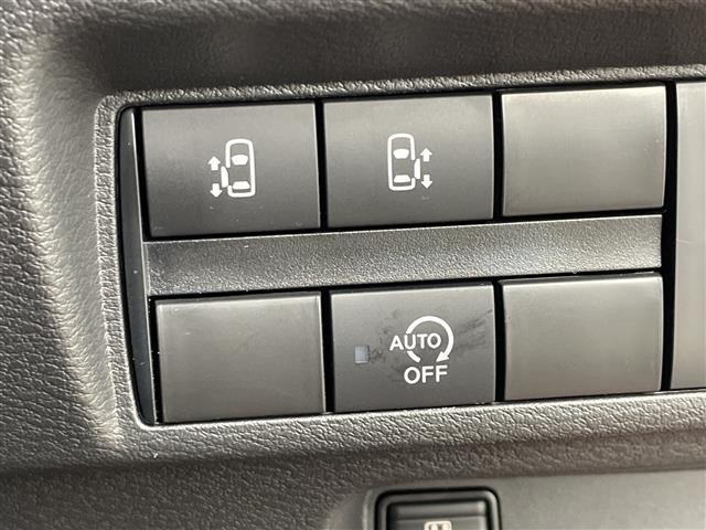 【両側パワースライドドア】小さなお子さまでもボタン一つで乗り降りラクラクです！両手に荷物を抱えている状態でもボタンを押せば自動で開閉するので、お買い物やお出かけの際にはとっても重宝します！
