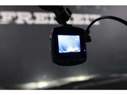 ●『ドライブレコーダー』安心なドライブレコーダー搭載！万が一の際の証拠画像を記録してくれます！