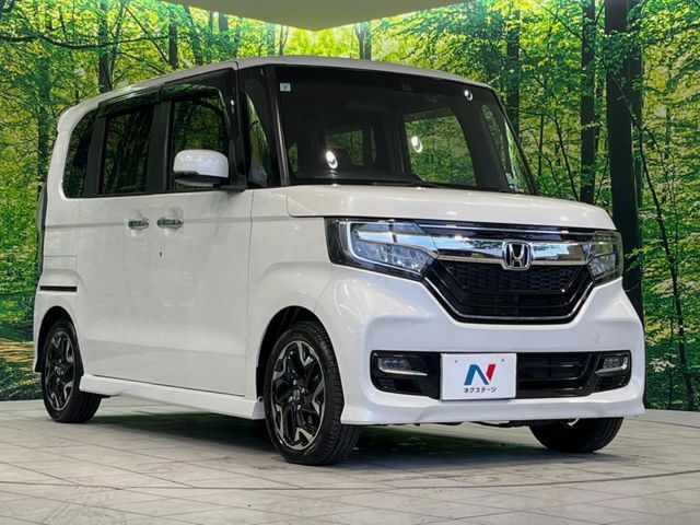 大好評のボディコーティング「弾スプラッシュコート」もご納車までに施工可能。通常のガラスコートと異なる、耐久年数6年の無機質ガラスコーティングが、ボディをキレイな状態に保ってくれます。