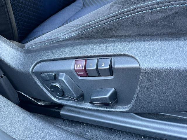 ご遠方の場合でも、下取り車両の金額を概算でお出しすることは可能でございます。車検証をお手元に、走行距離をご確認の上お問い合わせくださいませ。