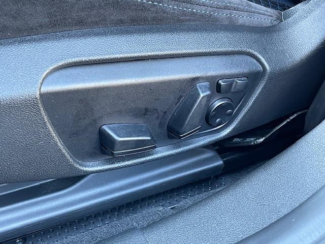 ご遠方の場合でも、下取り車両の金額を概算でお出しすることは可能でございます。車検証をお手元に、走行距離をご確認の上お問い合わせくださいませ。