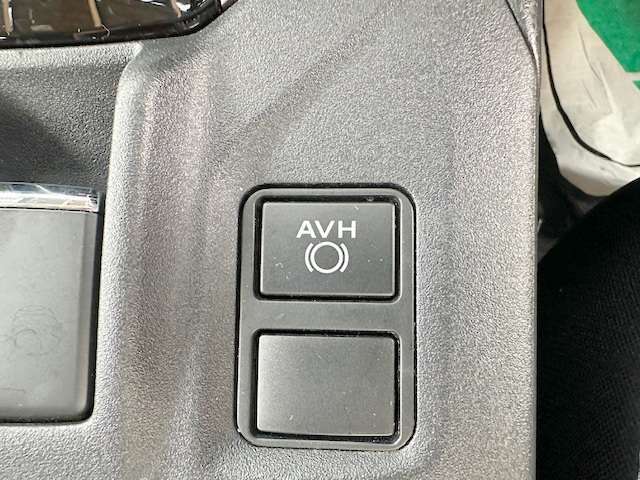 AVH(オートビークルホールド)付きです！信号待ちなどの停止時に、ブレーキペダルから足を離しても停止状態を維持する機能で、ドライバーの運転負荷を軽減します。