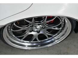 ●希少の3000cc　10thアニバーサリー●黒革・サンルーフ・マルチ付●根強い人気の17マジェスタ●パールツートンのボディーにSSR20インチで渋い仕様●