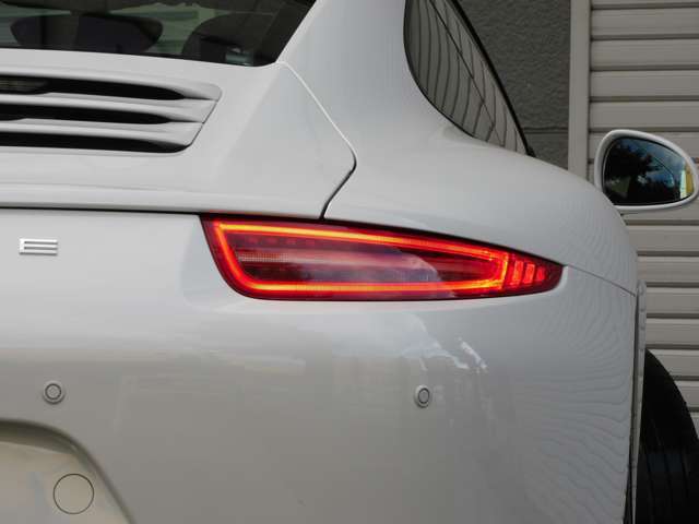 パドルシフト付スポーツステアリングが完備！！！　運転操作をサポートするバックカメラに便利な電動格納ミラー、