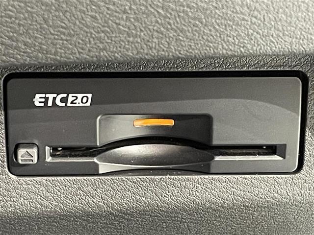 ◆【ETC2.0（DSRC）】ETCカードを挿入すれば料金所はノンストップで通過できます。ETC限定の割引や、高速道路の情報提供サービスを利用できます。
