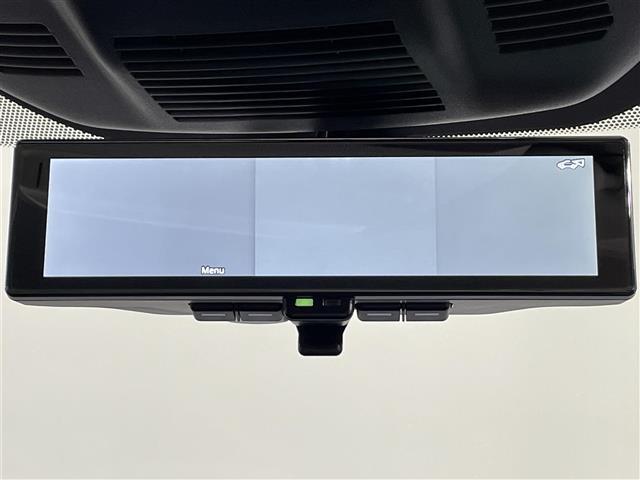 ◆【デジタルルームミラー】車両後方カメラの映像をルームミラーに映すことが出来ます。　そのため、後席に人や荷物があって後方が見えづらい場合でもしっかり視界を確保することが出来ます。
